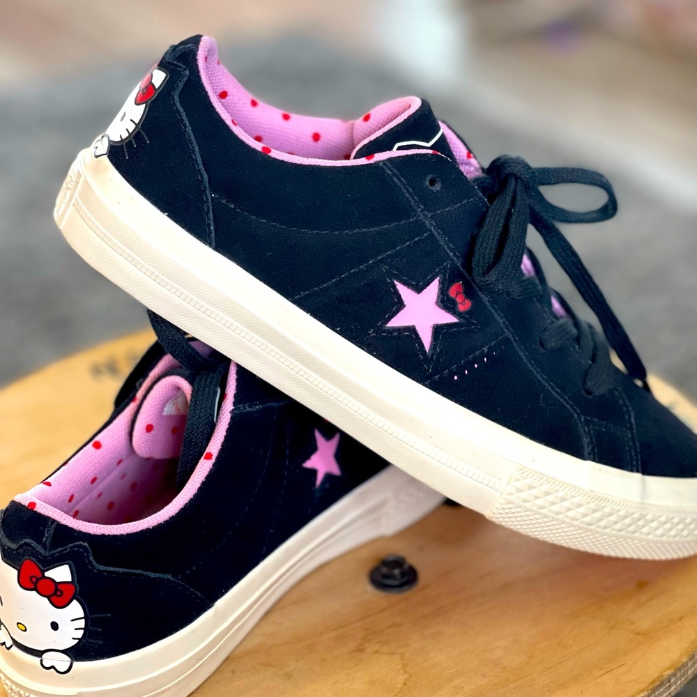 Hello Kitty Converse
